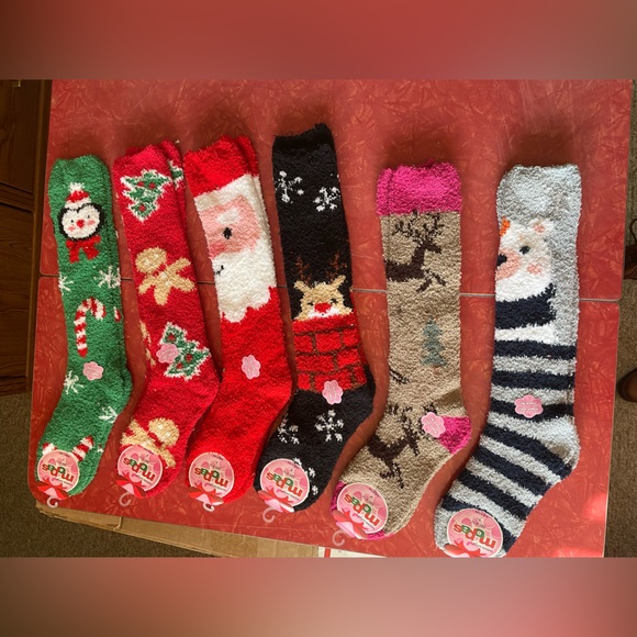 🎄❤️💚🧑‍🎄🐧NWT LONG MOPAS FUZZY COMFY SOCKS - Picture 2 of 16